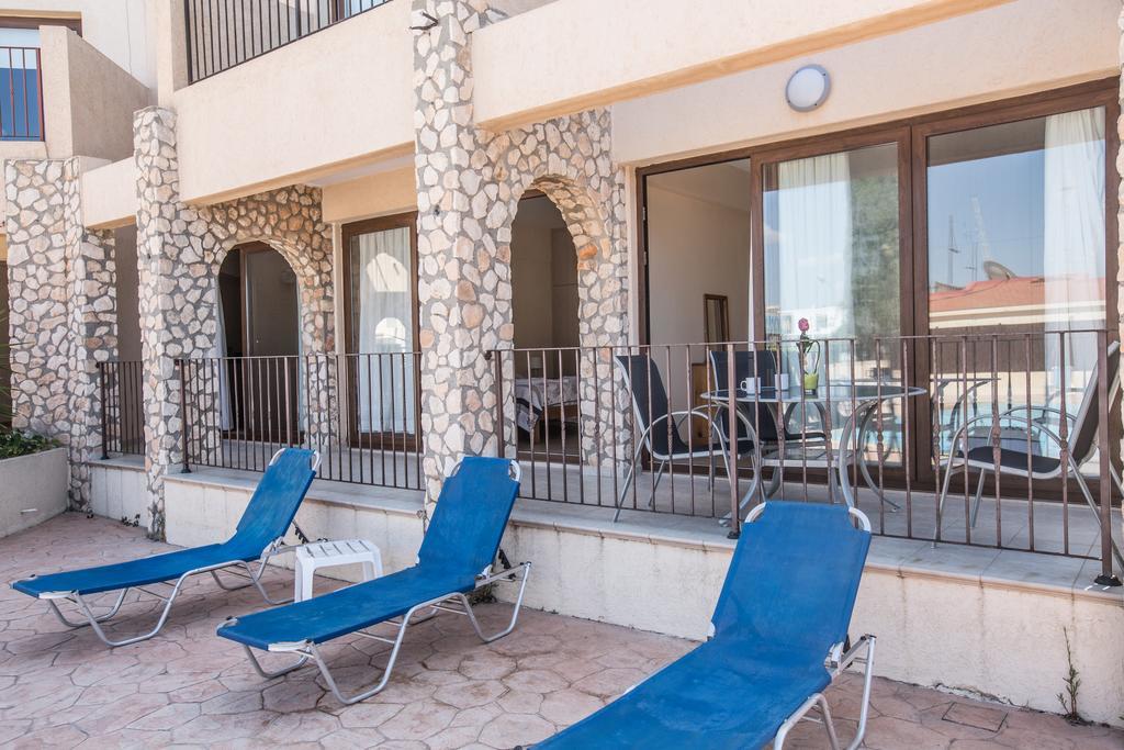 Napiana Apartments アヤナパ エクステリア 写真